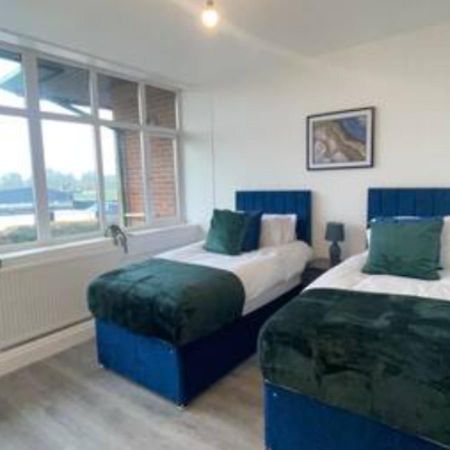 2 Bedroom Apartment - Flitwick - Contractor Friendly - Tourist Ready - Full Kitchen - Wifi - Smart Tv - Sofa Bed - Free Parking - Ideal For Short Or Long Stays Exteriör bild