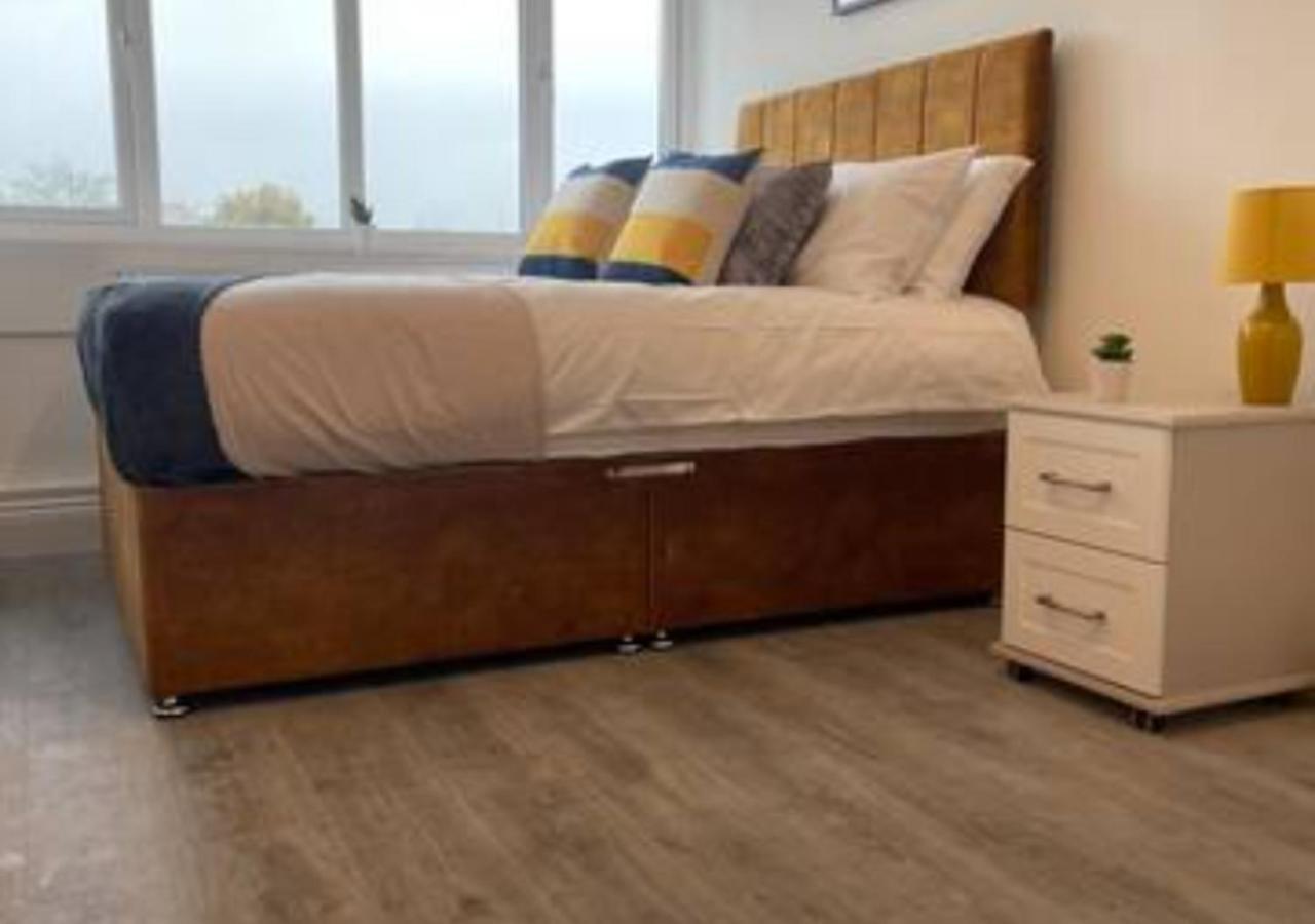 2 Bedroom Apartment - Flitwick - Contractor Friendly - Tourist Ready - Full Kitchen - Wifi - Smart Tv - Sofa Bed - Free Parking - Ideal For Short Or Long Stays Exteriör bild