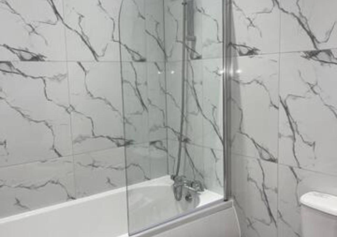 2 Bedroom Apartment - Flitwick - Contractor Friendly - Tourist Ready - Full Kitchen - Wifi - Smart Tv - Sofa Bed - Free Parking - Ideal For Short Or Long Stays Exteriör bild
