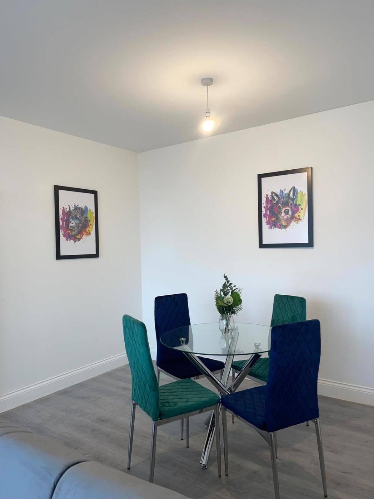 2 Bedroom Apartment - Flitwick - Contractor Friendly - Tourist Ready - Full Kitchen - Wifi - Smart Tv - Sofa Bed - Free Parking - Ideal For Short Or Long Stays Exteriör bild