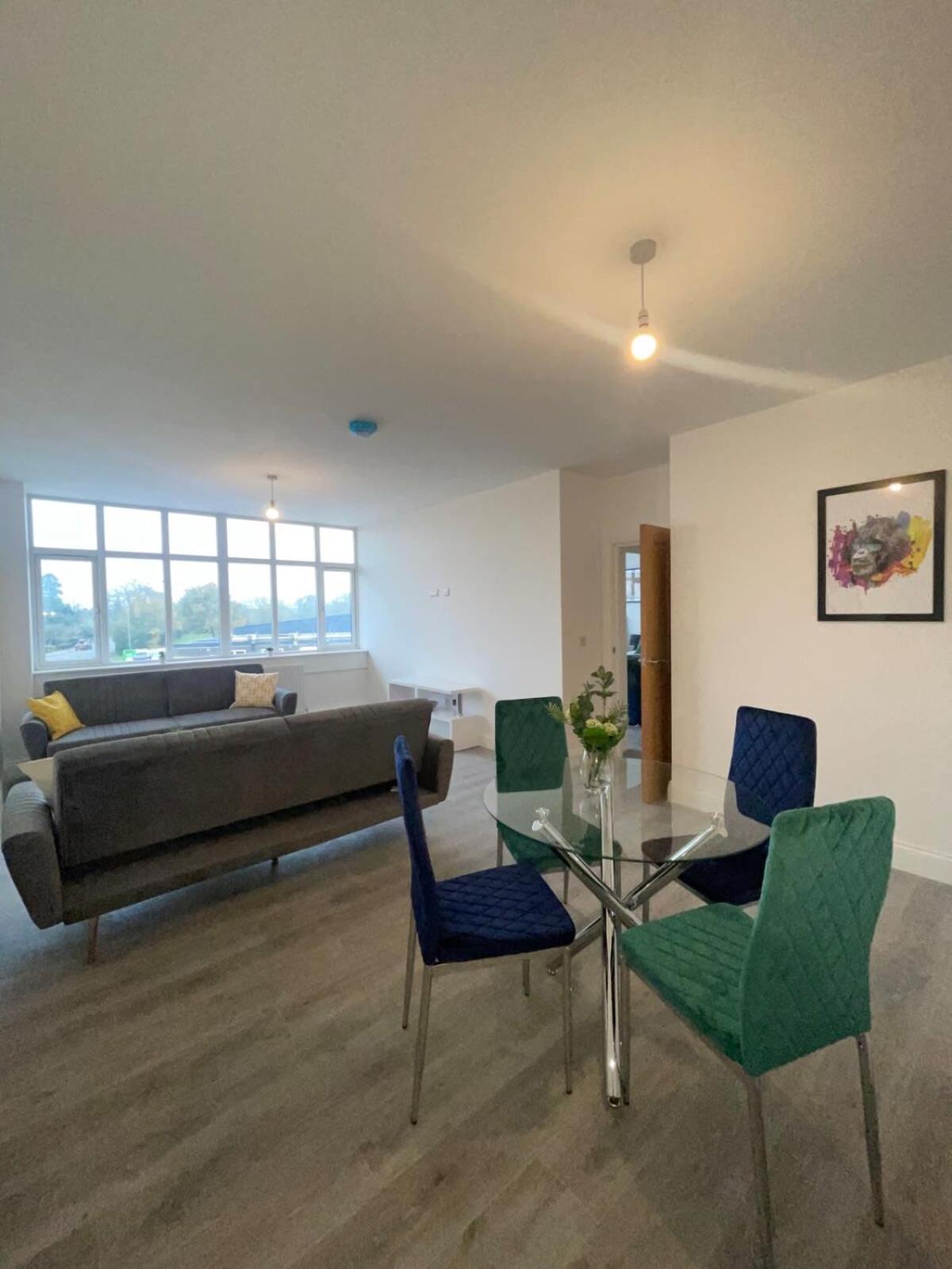 2 Bedroom Apartment - Flitwick - Contractor Friendly - Tourist Ready - Full Kitchen - Wifi - Smart Tv - Sofa Bed - Free Parking - Ideal For Short Or Long Stays Exteriör bild