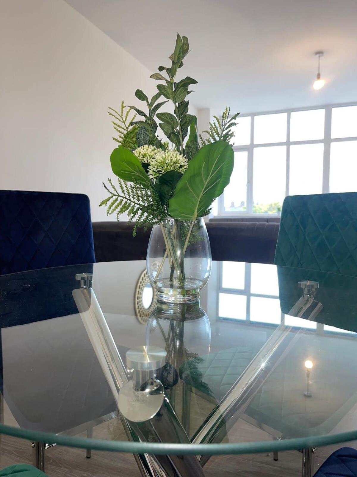 2 Bedroom Apartment - Flitwick - Contractor Friendly - Tourist Ready - Full Kitchen - Wifi - Smart Tv - Sofa Bed - Free Parking - Ideal For Short Or Long Stays Exteriör bild