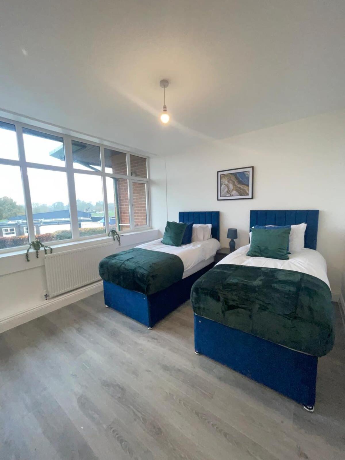 2 Bedroom Apartment - Flitwick - Contractor Friendly - Tourist Ready - Full Kitchen - Wifi - Smart Tv - Sofa Bed - Free Parking - Ideal For Short Or Long Stays Exteriör bild